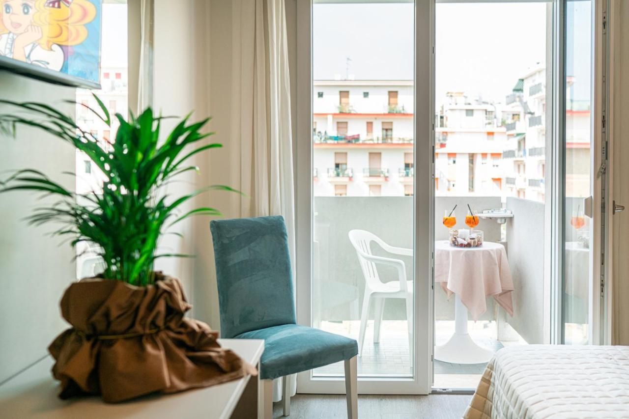 Hotel Pigalle リド・ディ・イエゾロ エクステリア 写真
