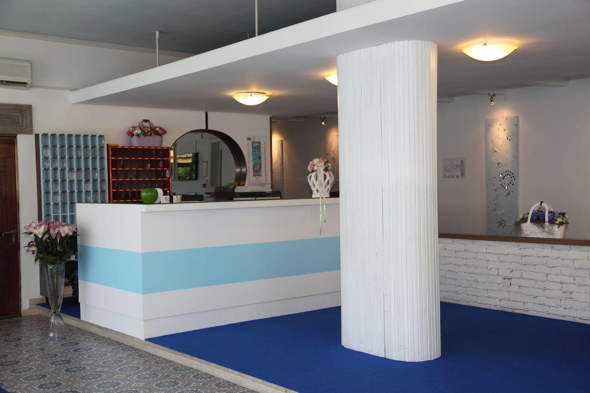 Hotel Pigalle リド・ディ・イエゾロ エクステリア 写真